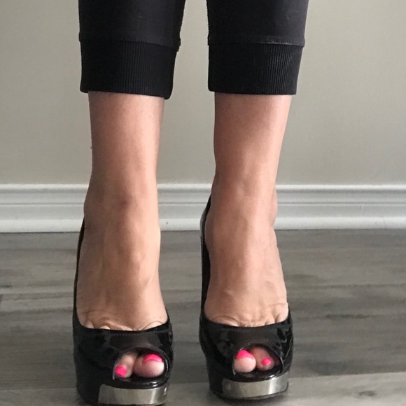 COPY - Stuart Weitzman black patent  pumps - Picture 3 of 5